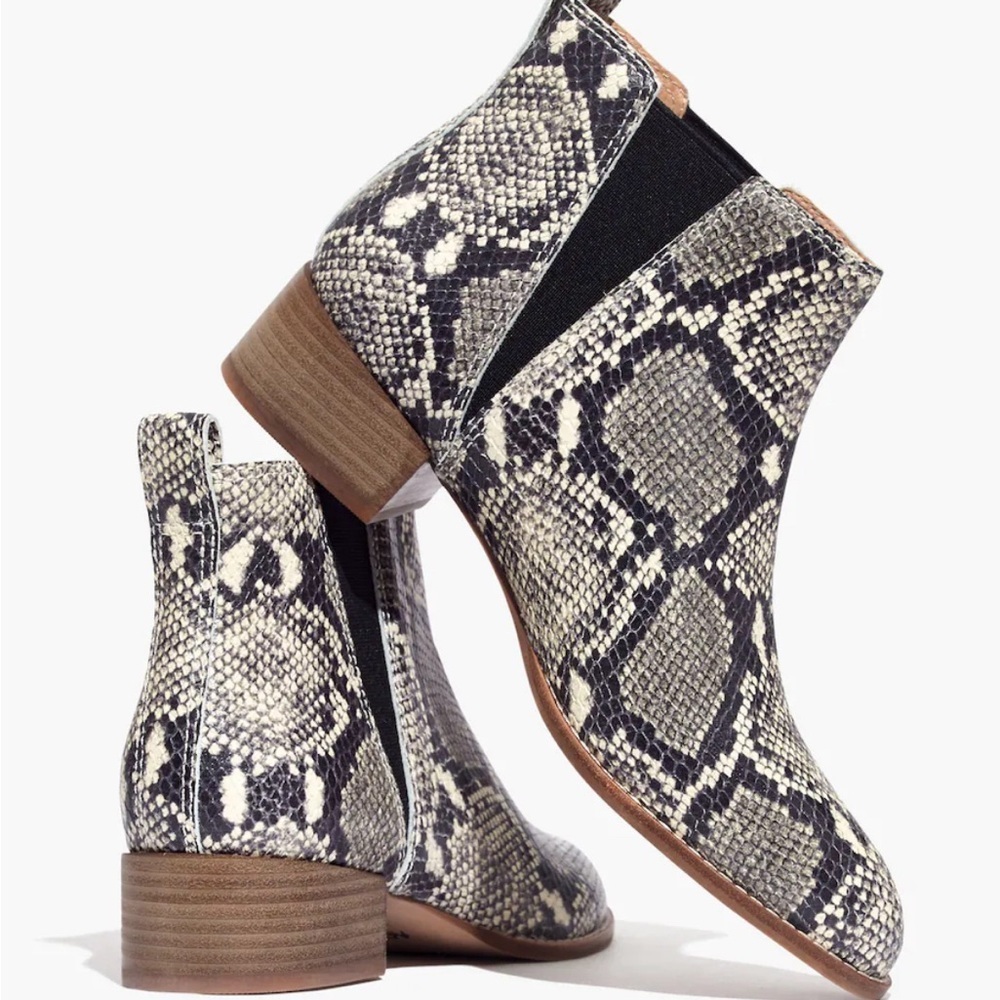 Madewell The Carina Boot in Snake Embossed leather Navy/ Cream Sz 7